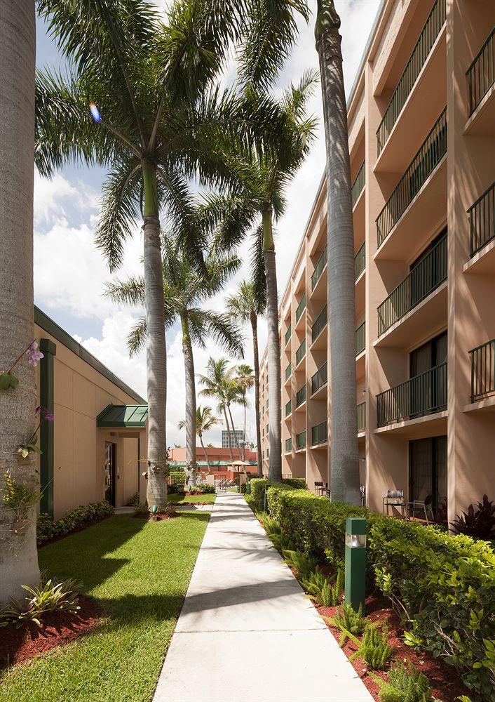 Courtyard By Marriott Fort Lauderdale East / Lauderdale-By-The-Sea Exterior photo