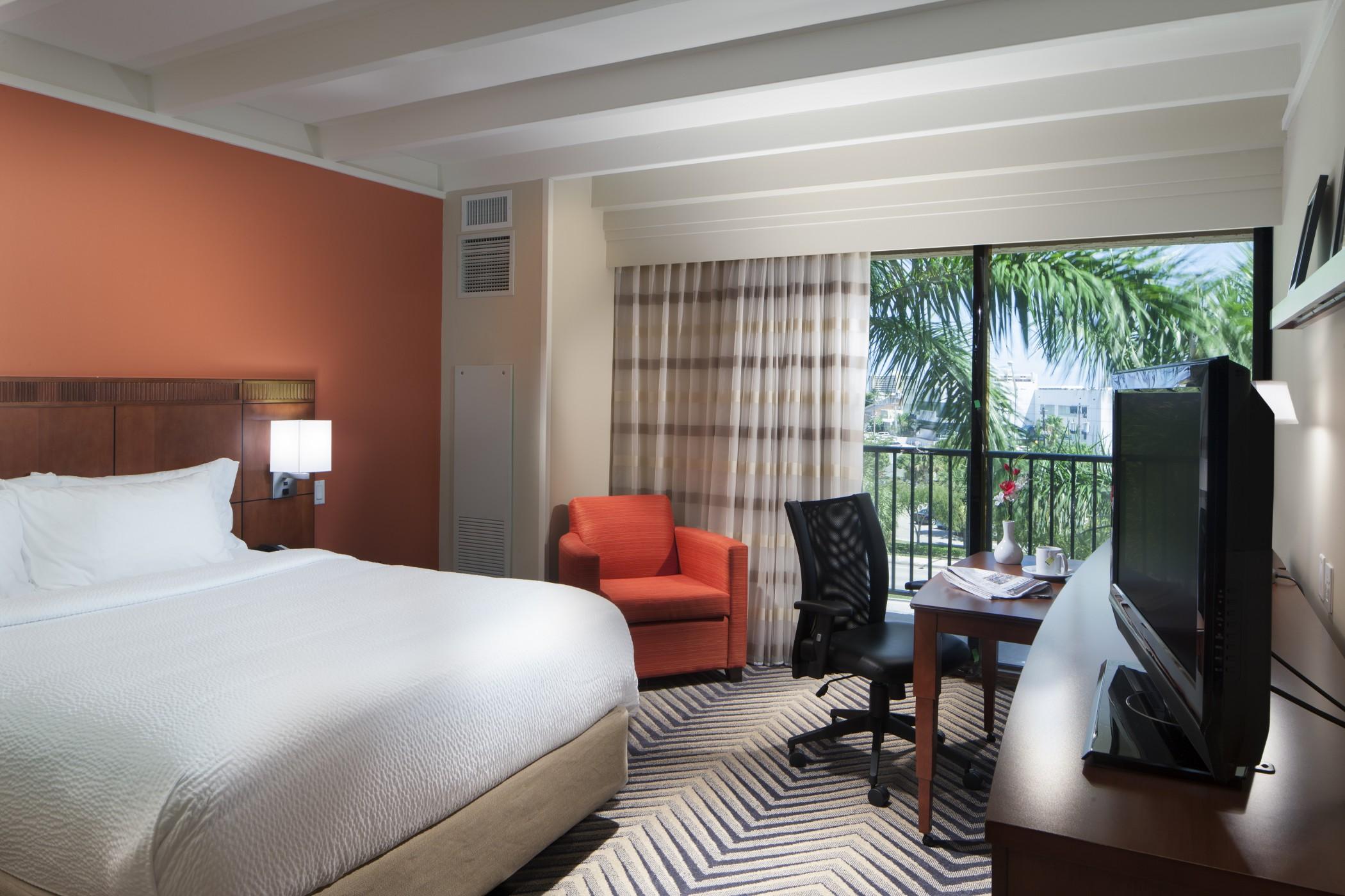 Courtyard By Marriott Fort Lauderdale East / Lauderdale-By-The-Sea Exterior photo