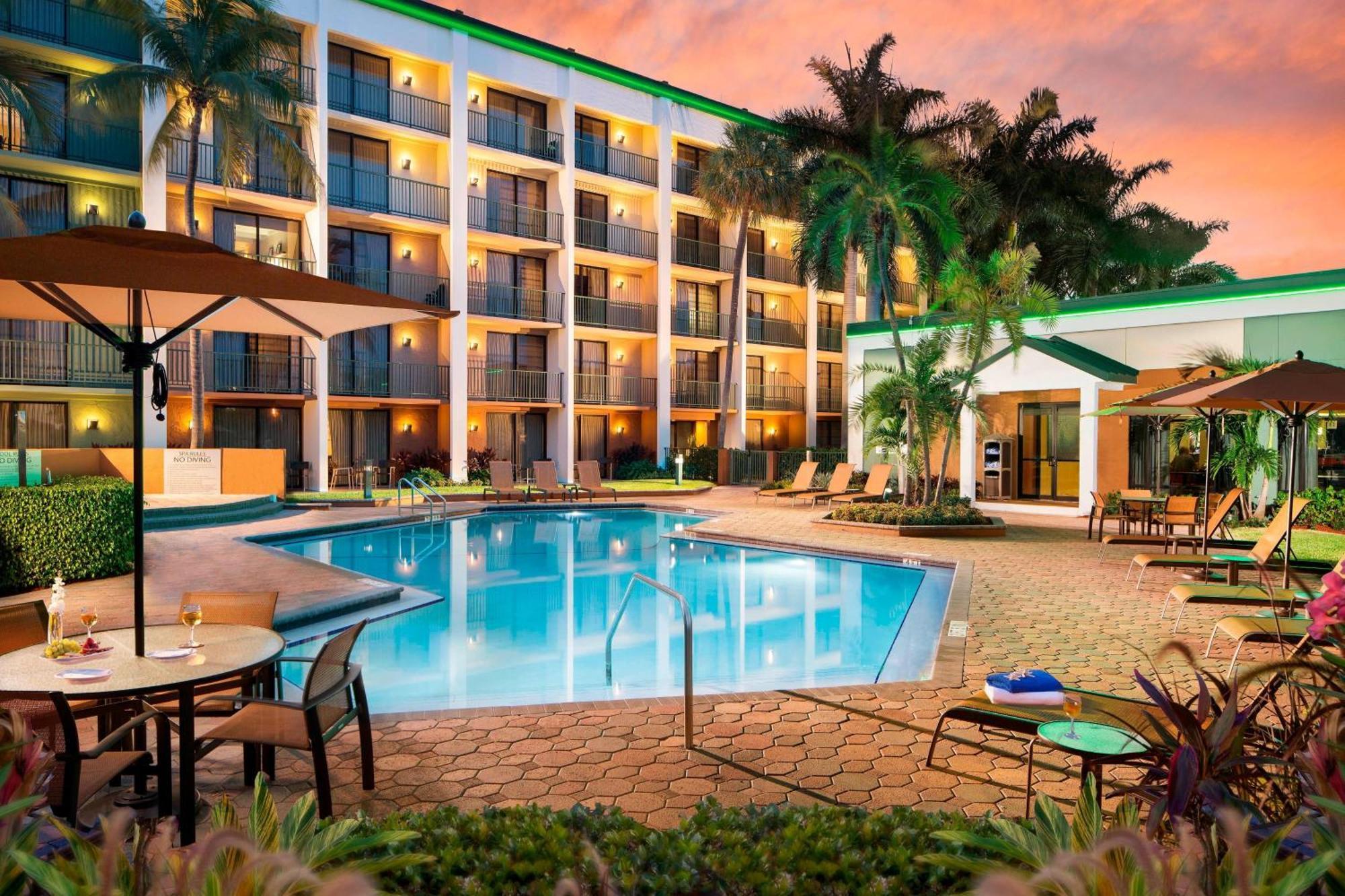 Courtyard By Marriott Fort Lauderdale East / Lauderdale-By-The-Sea Exterior photo
