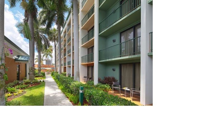 Courtyard By Marriott Fort Lauderdale East / Lauderdale-By-The-Sea Exterior photo