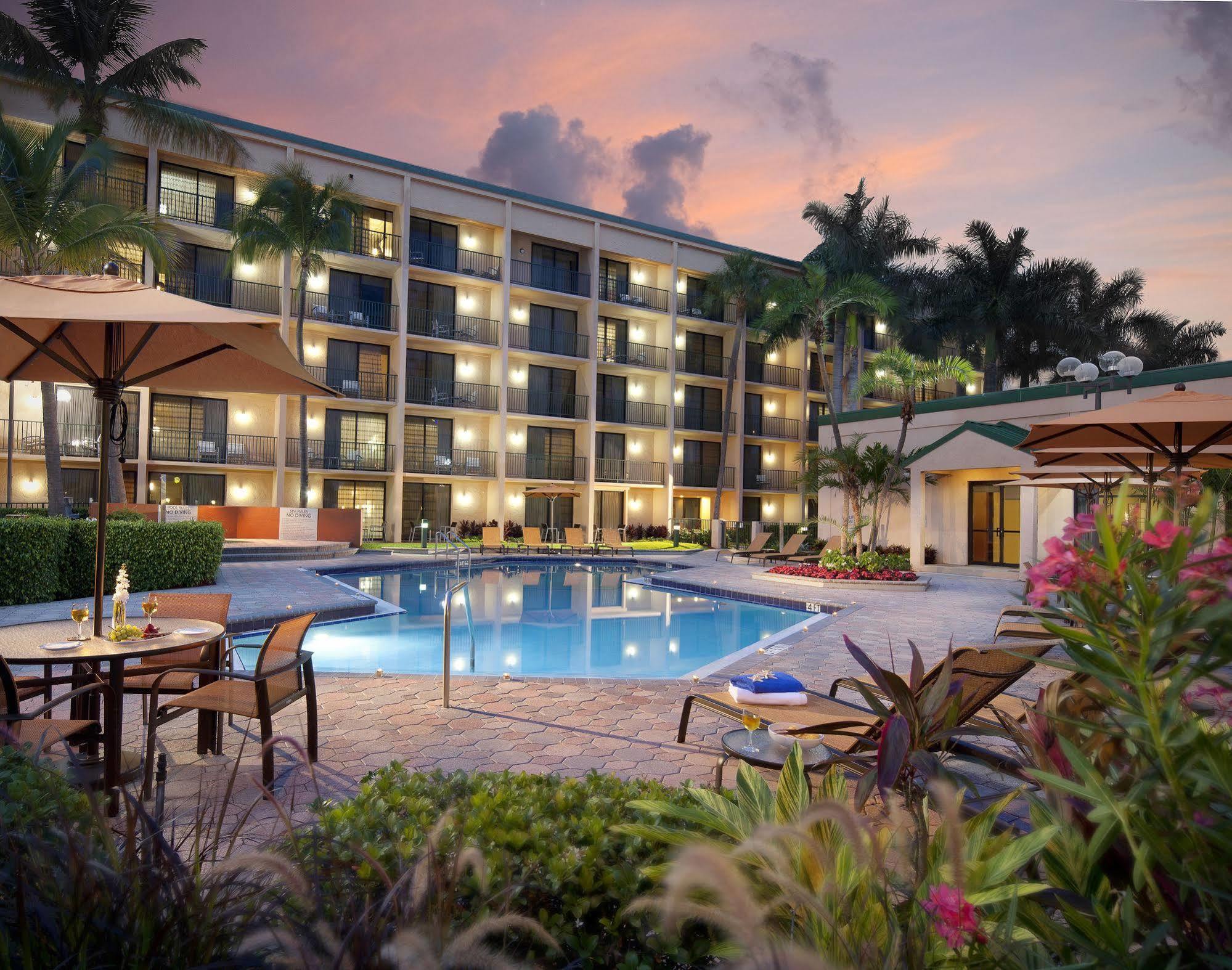 Courtyard By Marriott Fort Lauderdale East / Lauderdale-By-The-Sea Exterior photo
