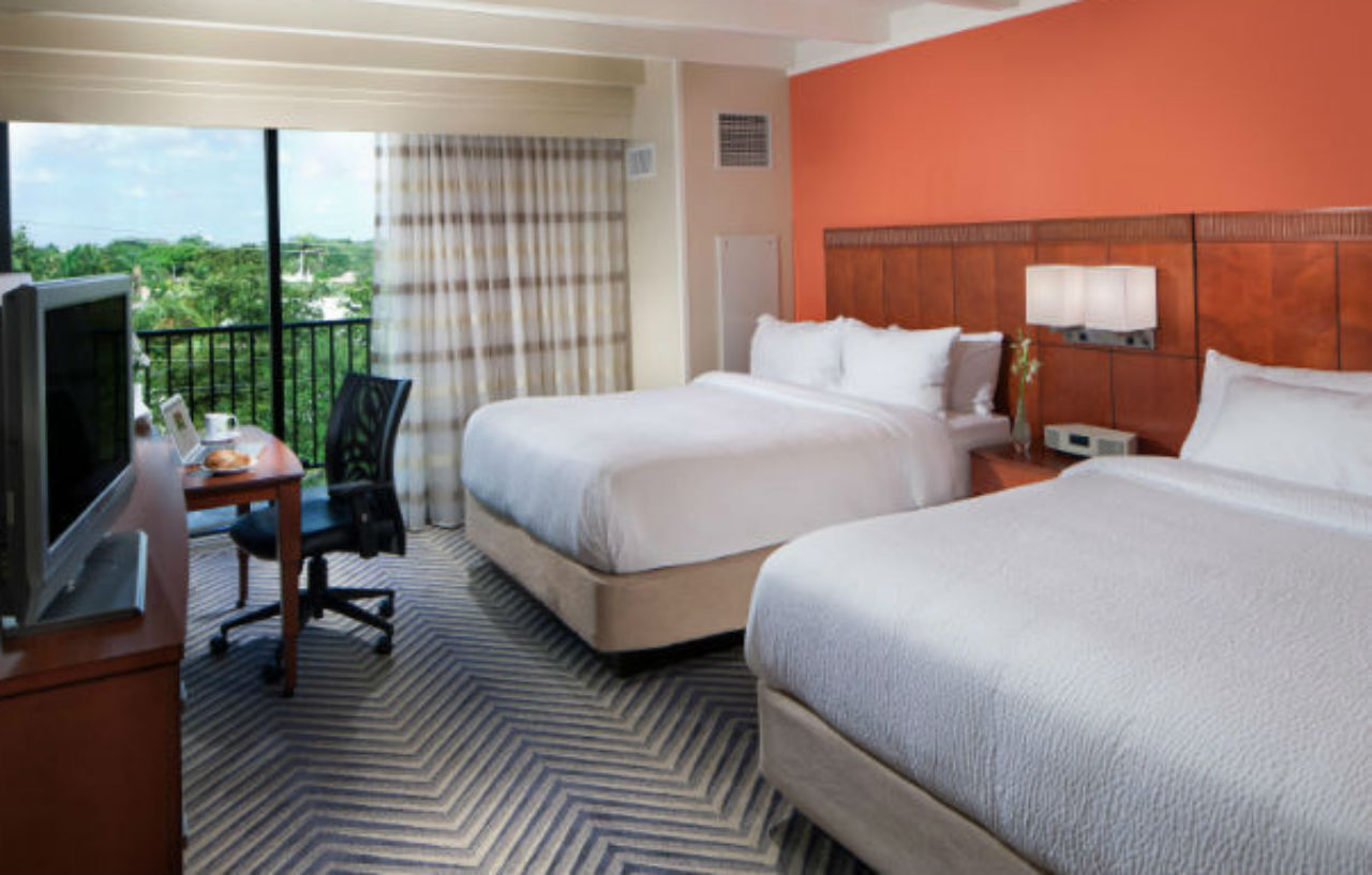 Courtyard By Marriott Fort Lauderdale East / Lauderdale-By-The-Sea Exterior photo